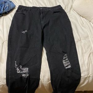 Curvy high wasted ripped jeans